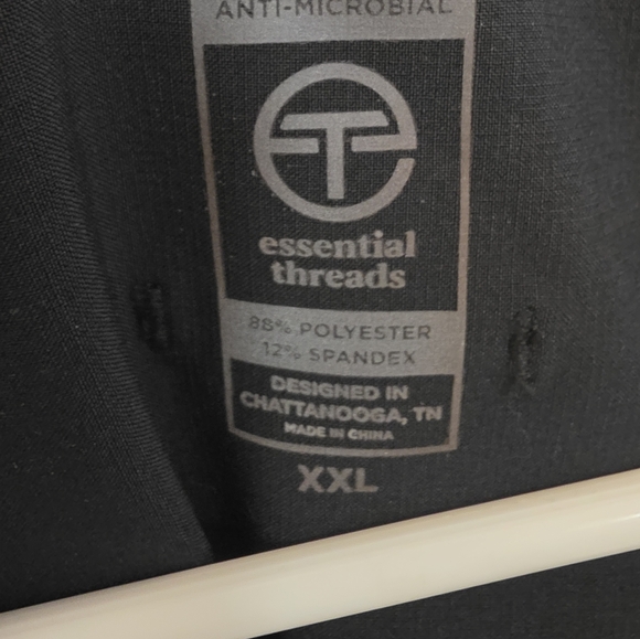 Black V-Neck Scrub Top‎ with Pockets Men's Essential Threads Size XXL - Picture 4 of 5